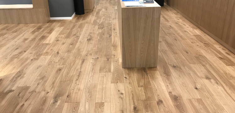 Lamelplank rustik eg header - Alpo Group