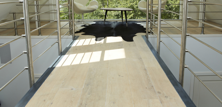 Lamelplankegulv Eg rustik hvidolieret - ALPO Group