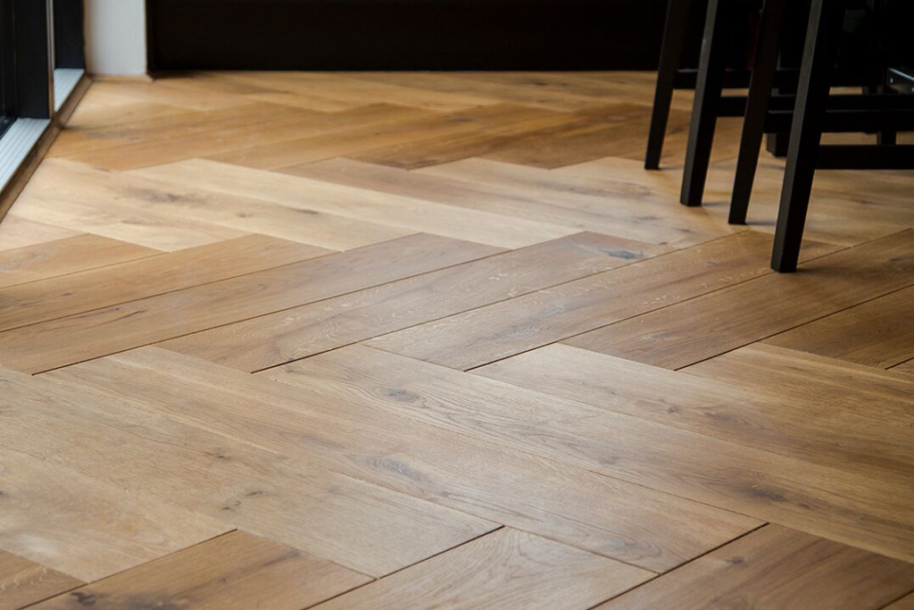 Massiv XL sildebensparket rustik eg - ALPO Group