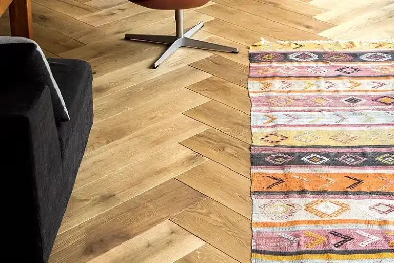 Massiv XL sildebensparket rustik eg - stue 2 - ALPO Group